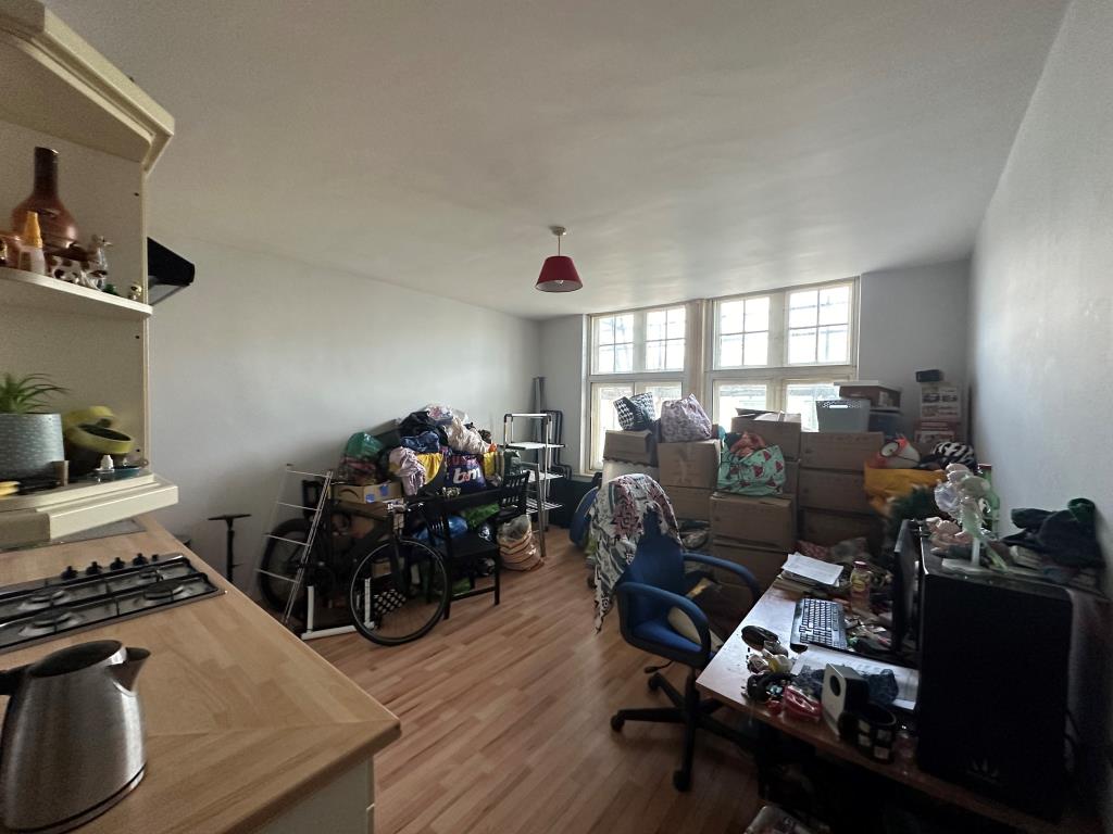 Lot: 127 - FLAT FOR INVESTMENT - Kitchen/Living room